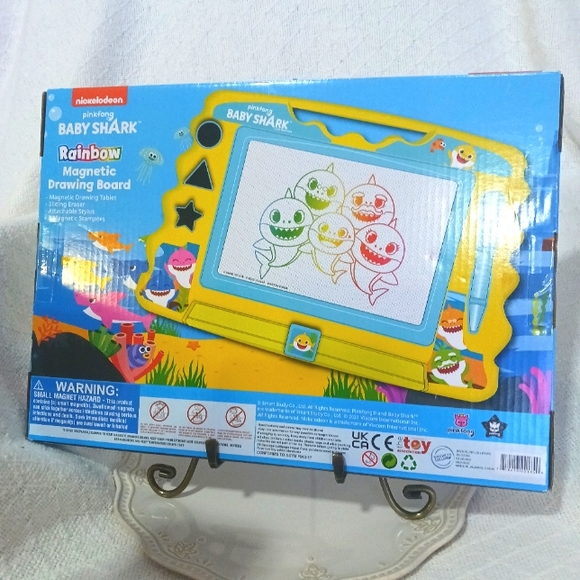 Pinkfong Baby Shark Rainbow Magnetic Drawing Board Ages 3+ - Picture 3 of 5